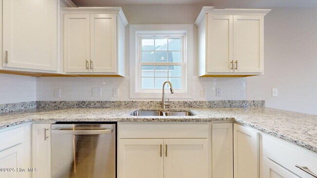 Building Photo - 51 N Ardsley Ln