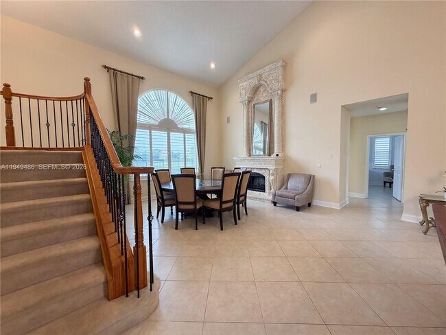 Building Photo - 3279 Huntington