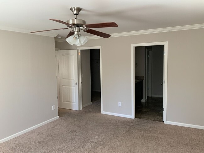 Building Photo - Chelsea Reserve  4 BR / 2.5 Ba / 2 family Room / 2 stories