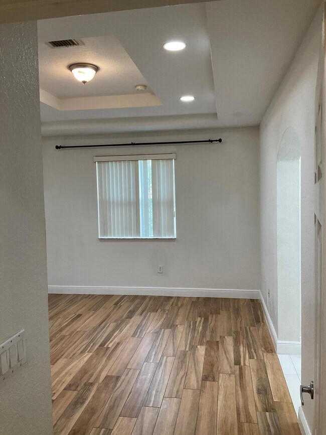 Building Photo - 6639 Hidden Cove Dr