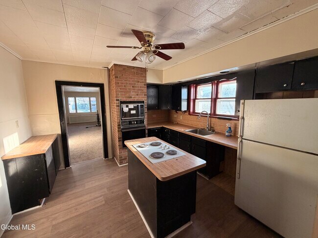 Building Photo - 8 Bayard St