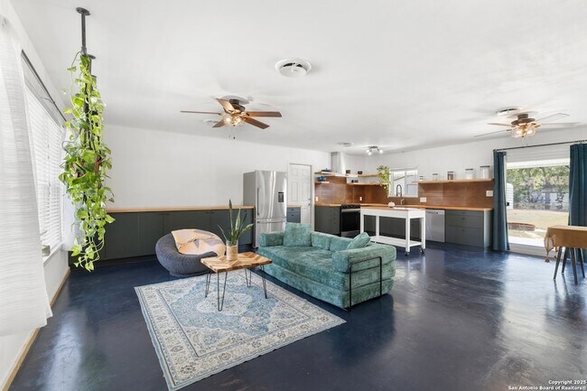 Building Photo - 1228 Rivercrest Dr