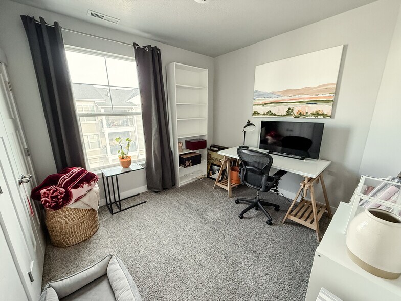 Building Photo - 13232 S Andros Ln