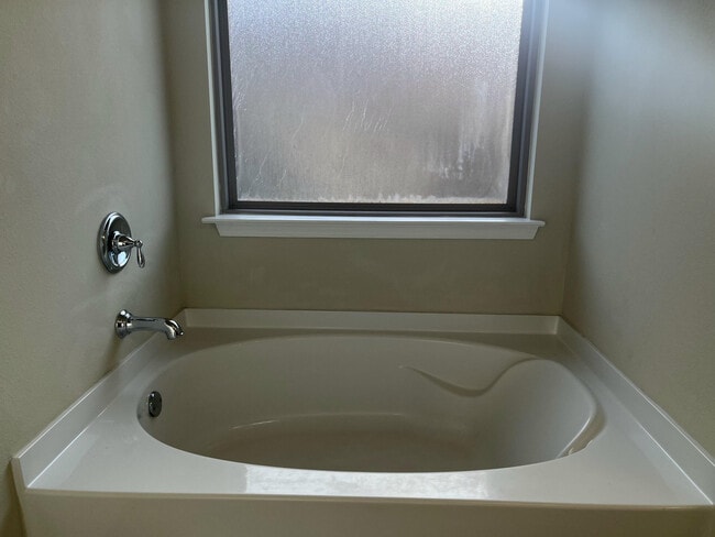 Building Photo - 671 Teal St