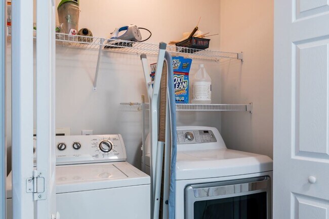 Building Photo - Three Bedroom Updated Townhome in Bluffton Park!