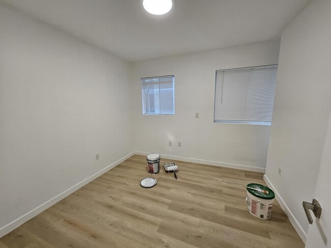 Building Photo - 557 Michigan Ave