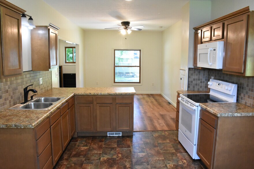 Building Photo - 539 North St