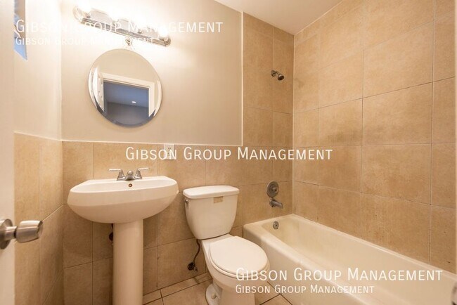 Building Photo - 1808 SW 11th Ct