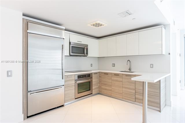 Building Photo - 1300 Brickell Bay Dr