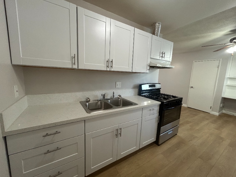 Building Photo - 409 N Los Robles Ave