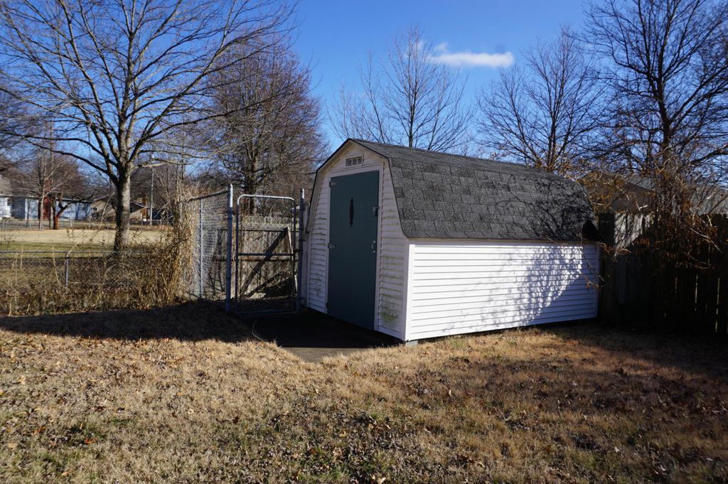 Building Photo - 2536 S McCann Ave