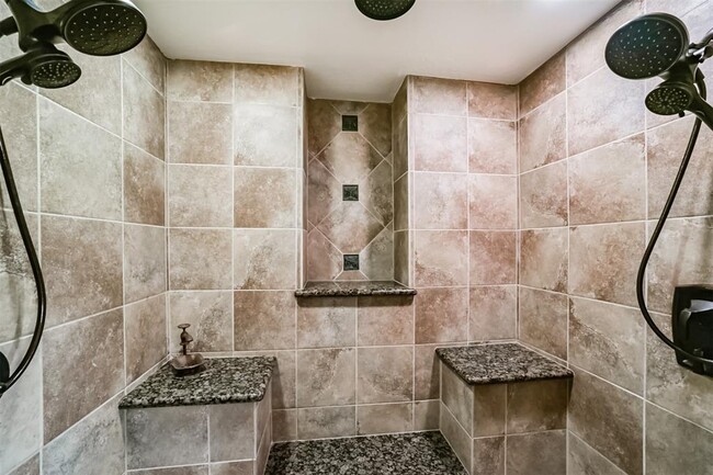 Building Photo - 9910 Pine Lake Dr