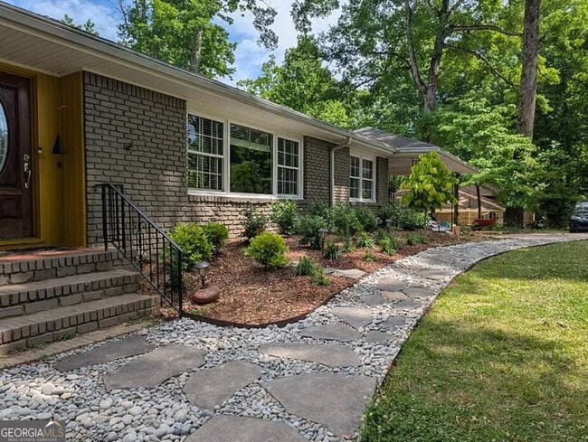 Building Photo - 2511 Clairmont Rd