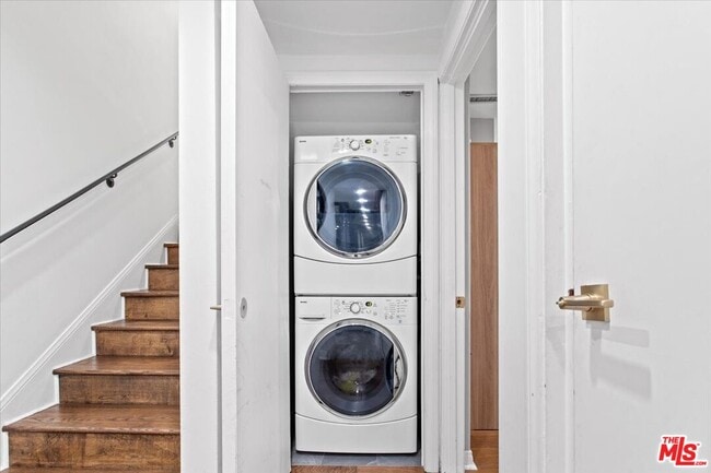 Building Photo - 9311 Burton Wy