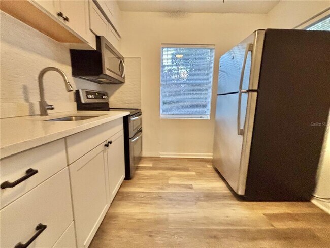 Building Photo - 819 W Portage St