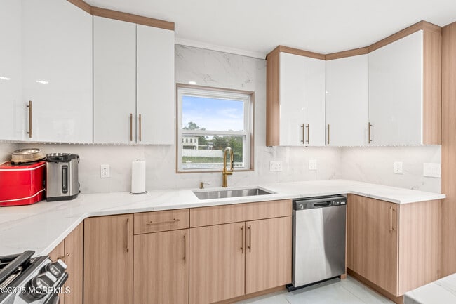 Building Photo - 17 Johnston St