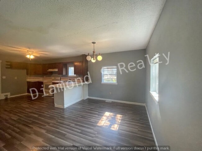 Building Photo - Charming 3 bedroom home available!