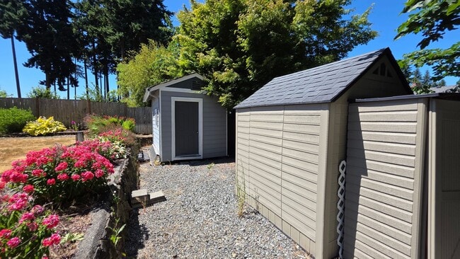 Building Photo - Heart of Puyallup Stunner; a Must See!