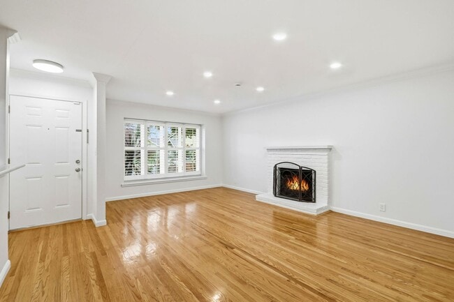 Building Photo - Beautiful Remodeled 3-Bedroom 2-Bathroom S...