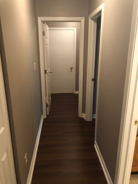 Building Photo - 10843 Tanbark Dr