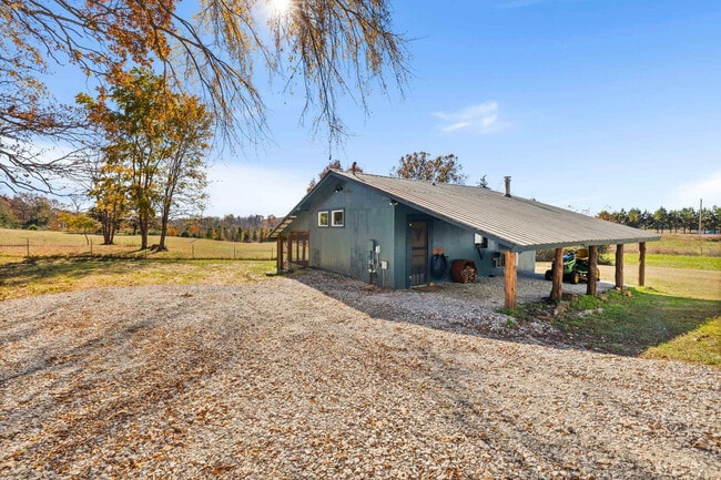 Building Photo - 17097 Lake Sequoyah Dr