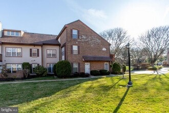 Building Photo - 33 Dogwood Ln