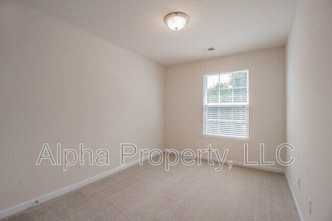 Building Photo - 305 Christiane Way