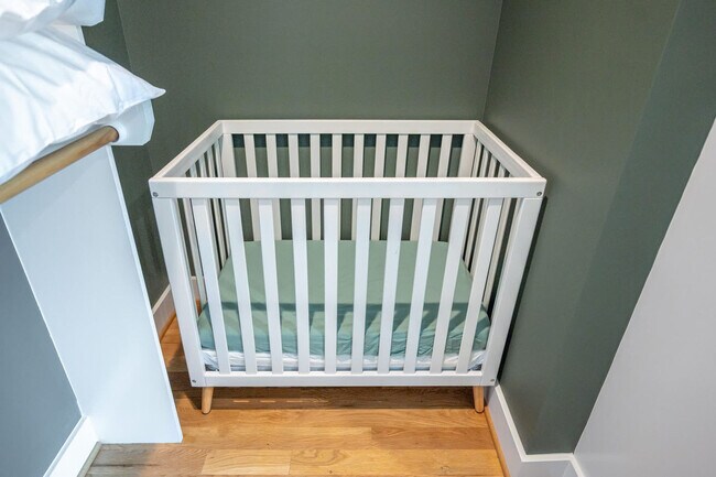 Building Photo - 2019 James St