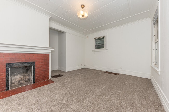 Building Photo - 808 E Ann St