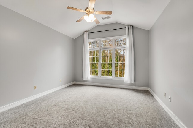 Building Photo - 331 Carpenter Dr NE