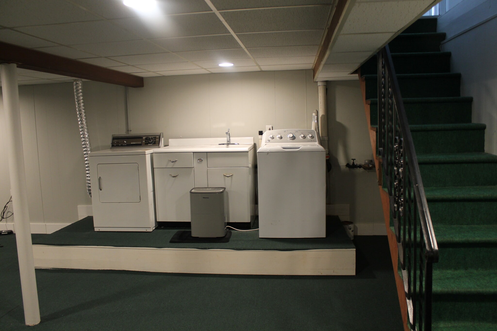 Building Photo - 121 S Main St