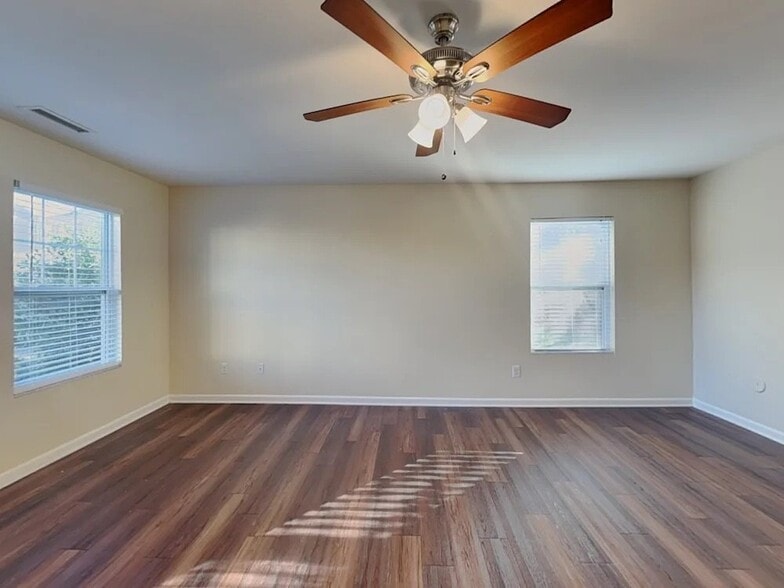 Building Photo - 235 Aershire Ct