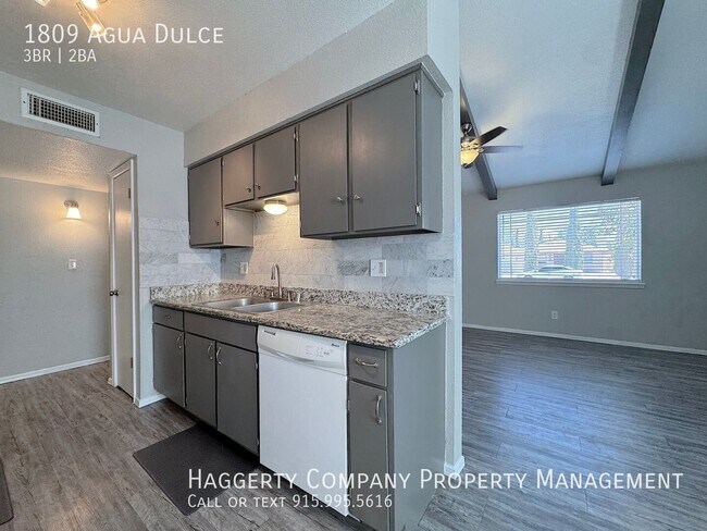 Building Photo - 1809 Agua Dulce St