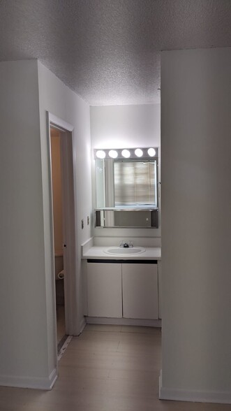 Master Dressing Area - 15635 SW 74th Cir Dr