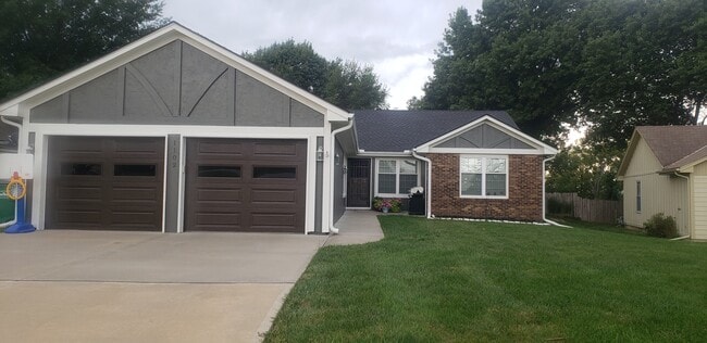 Primary Photo - 1102 Hampton Dr