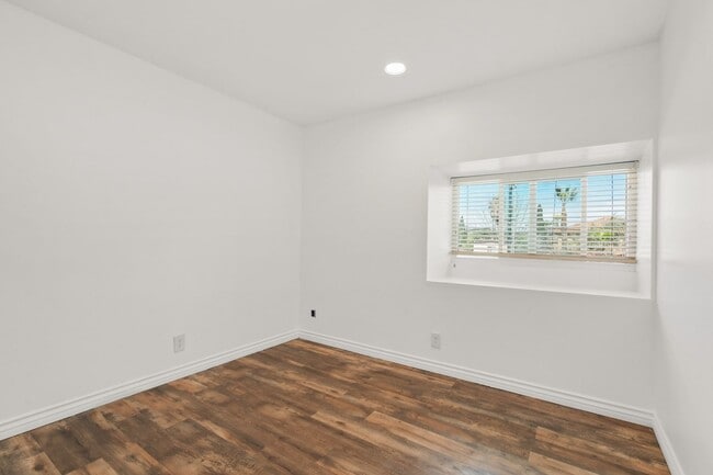 Building Photo - Modern 3BR Townhome | Garage + Driveway Parking | Yard | Pool | Pet Friendly | Move-In Ready