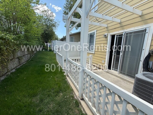 Building Photo - Move-in special: $500 off First months rent
