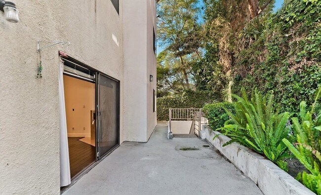 Building Photo - 1722 Malcolm Ave