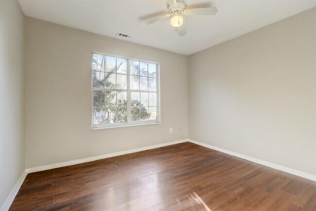 Building Photo - 715 Durham Ridge Dr NW