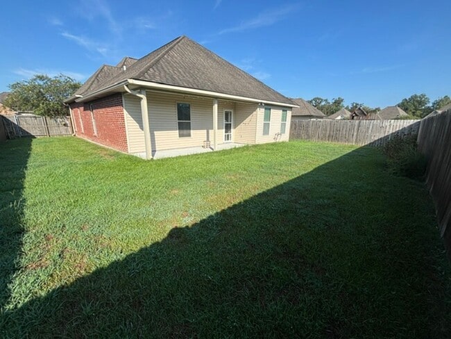 Building Photo - 18328 Crows Nest Dr