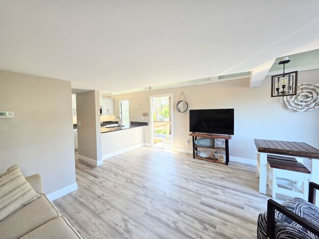 Building Photo - Waterfront condo with community pool!