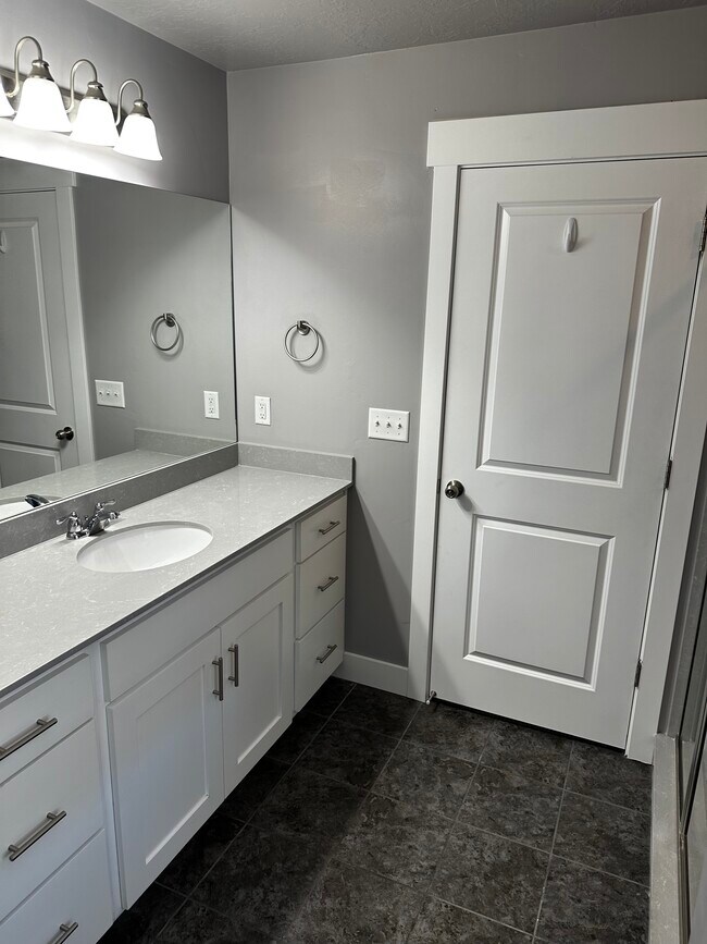 Master Bath - 103 E 700 N