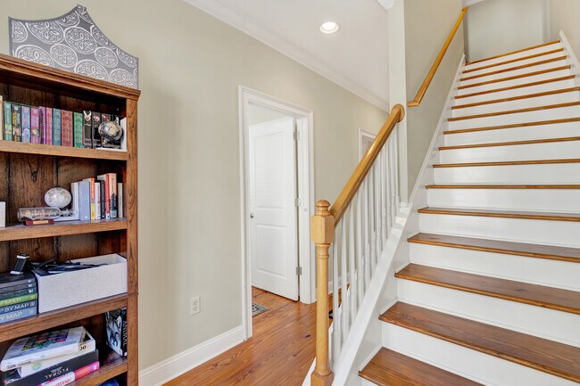 Building Photo - 407 E Hull St