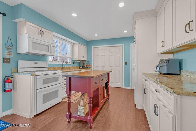 Building Photo - 826 Forepeak Dr