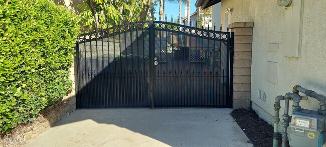 Building Photo - 748 Azure Hills Dr