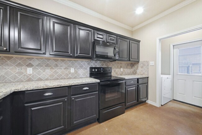 Building Photo - 312 Newcomb Ln