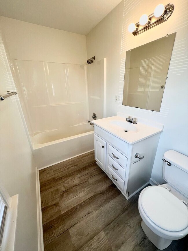 Building Photo - Madison Stunner! 3 Bed 2 Bath House W/ Fenced Back Yard