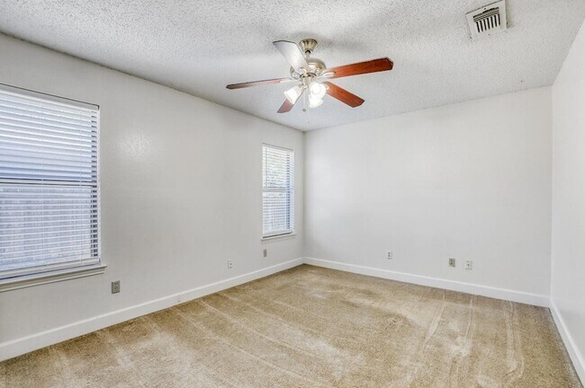 Building Photo - 7806 Chimayo Cove