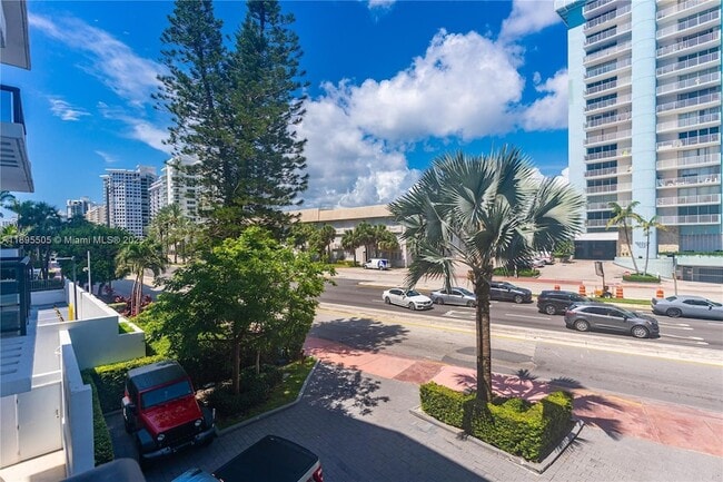Building Photo - 5845 Collins Ave