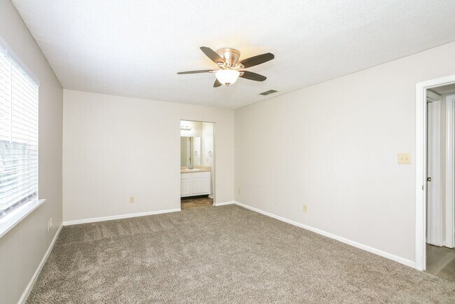 Building Photo - 17764 Cedarbrook Dr